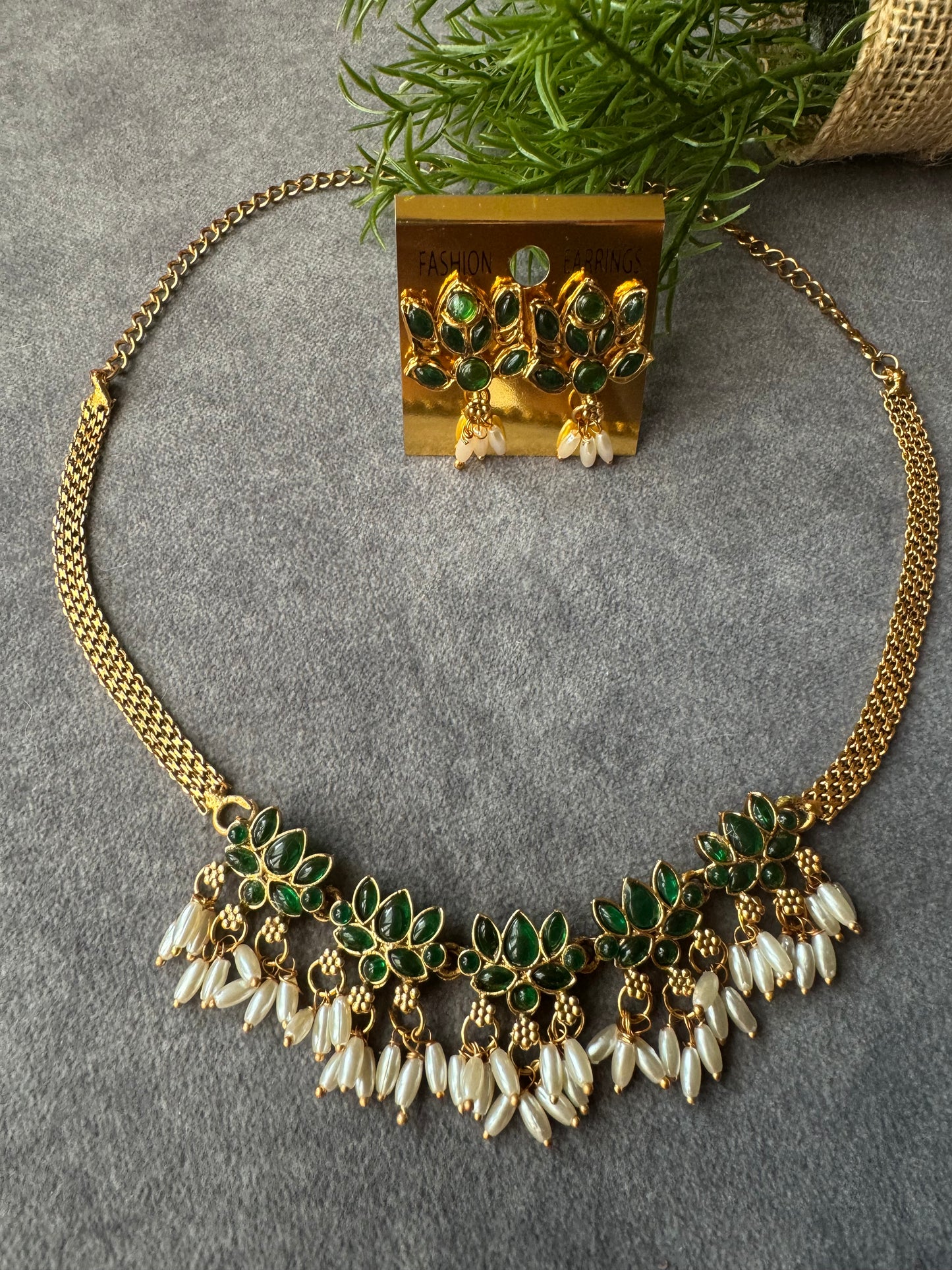 Kanjana - Ruby and green necklace