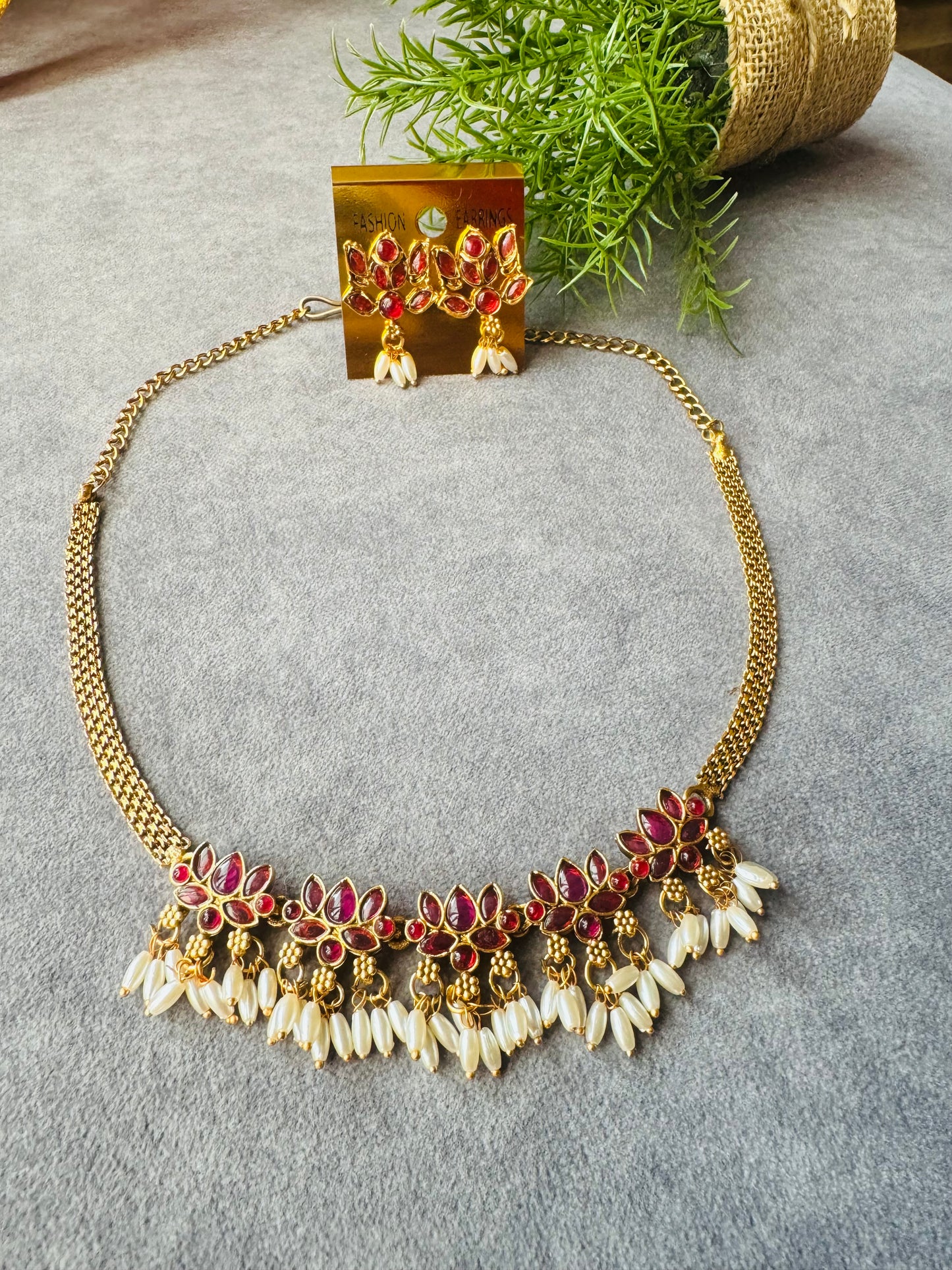 Kanjana - Ruby and green necklace