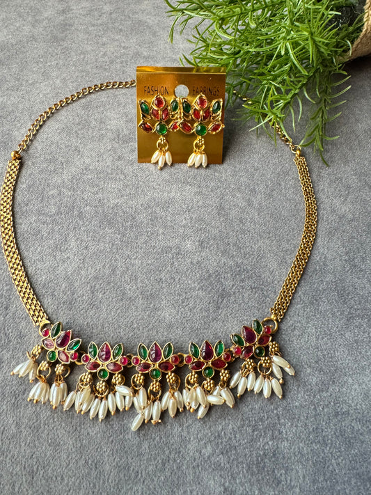 Kanjana - Ruby and green necklace